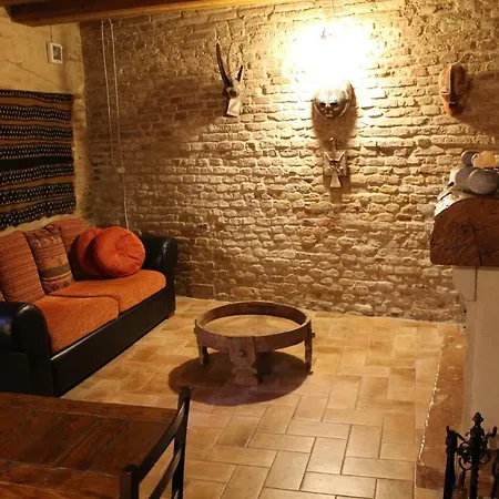 Il Nido Della Rondine, Nel Borgo Medievale