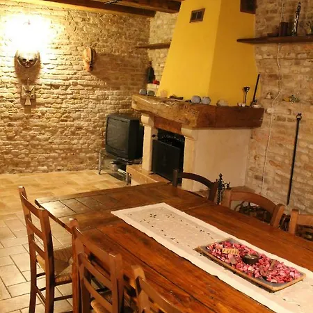 Il Nido Della Rondine, Nel Borgo Medievale アパート *