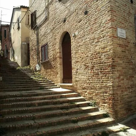 Il Nido Della Rondine, Nel Borgo Medievale